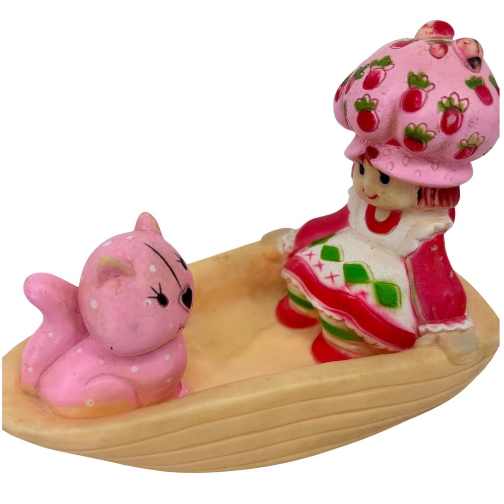 Vintage 1983 Strawberry Shortcake Custard Cat in Boat Figurine AGC Taiwan PVC